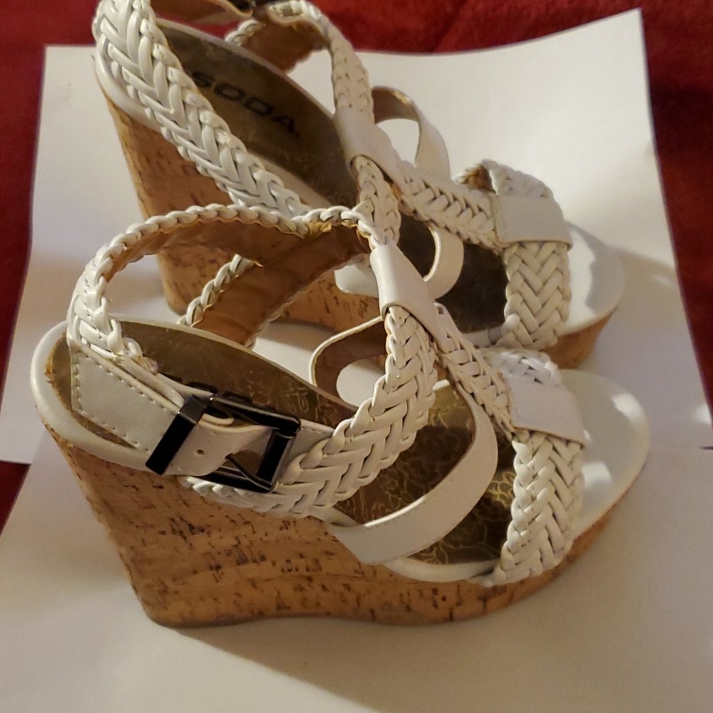 White sandals - Picture 2 of 4